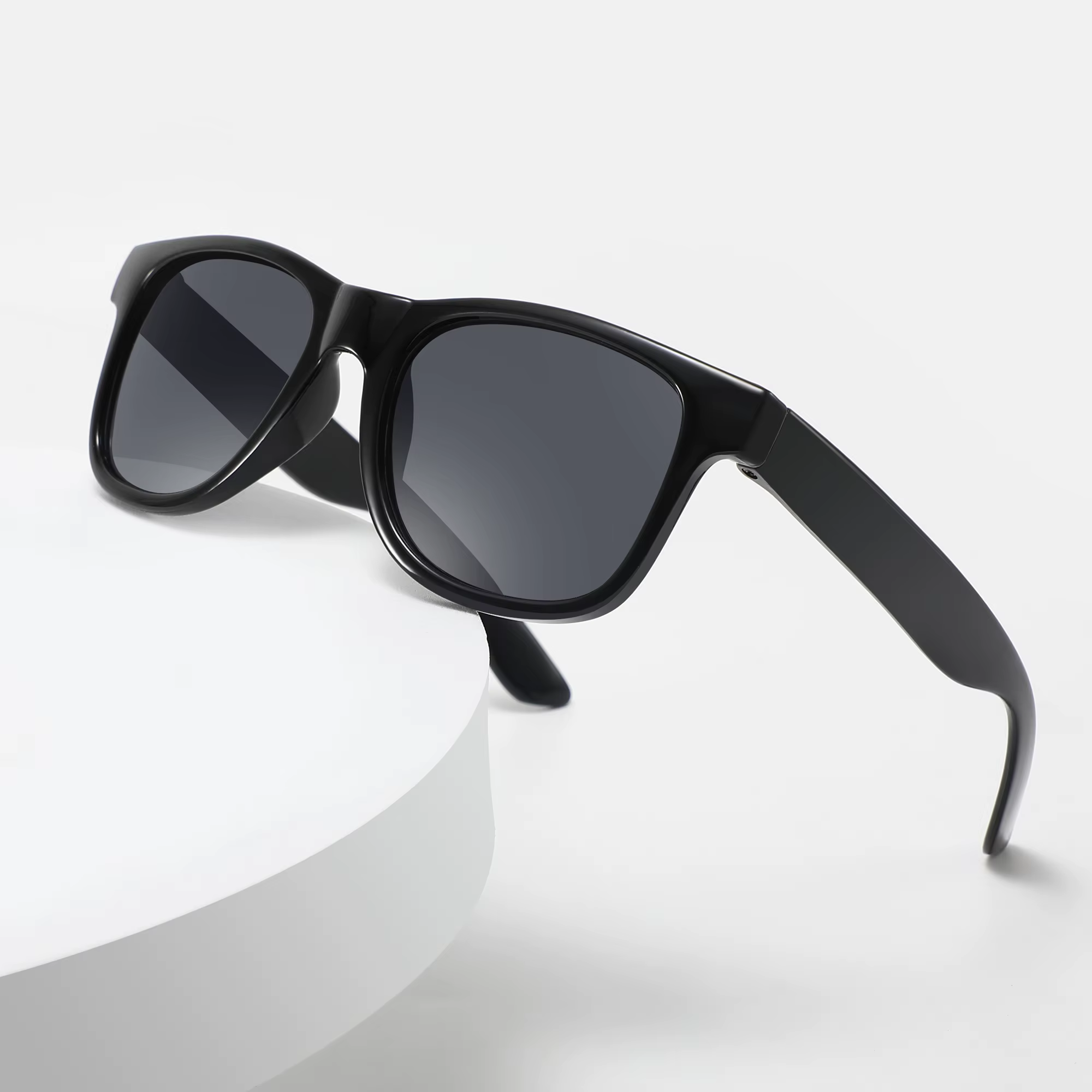 Foto de Classic Black Sunglasses